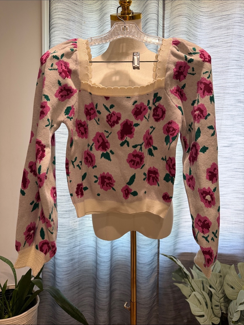 Cream Floral square-Neck Knit Top with Pink Rose Printt